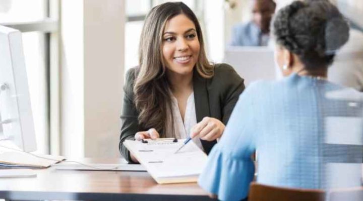 Entenda como funciona o trabalho do intermediário de crédito